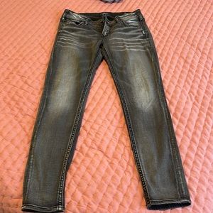 Cute black distressed mid skinny jeans !